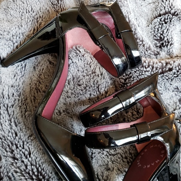 Marc by Marc Jacobs Reese Shark Tooth Patent Heels - Picture 4 of 7